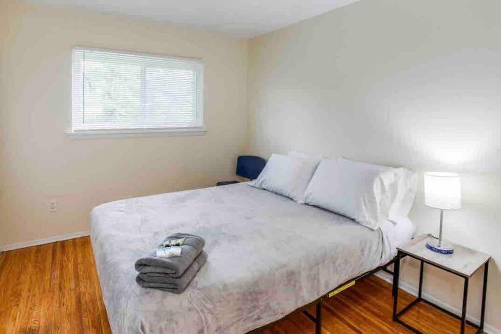 Appartamento Amazing Ranch Mins Away From Airprt/Rit/Dwtn/Uofr Rochester Esterno foto