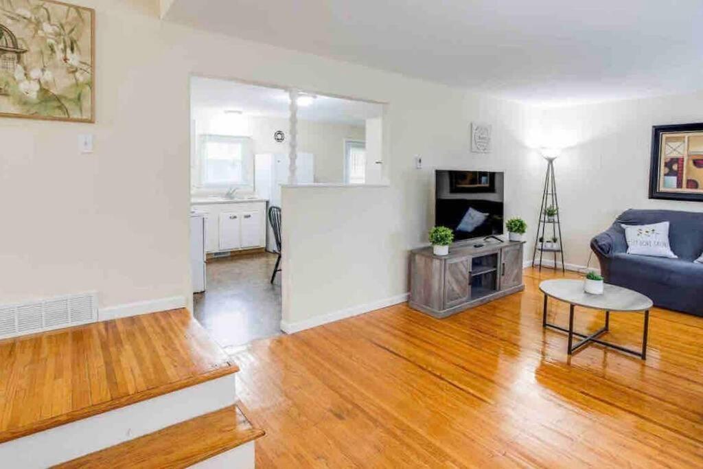 Appartamento Amazing Ranch Mins Away From Airprt/Rit/Dwtn/Uofr Rochester Esterno foto
