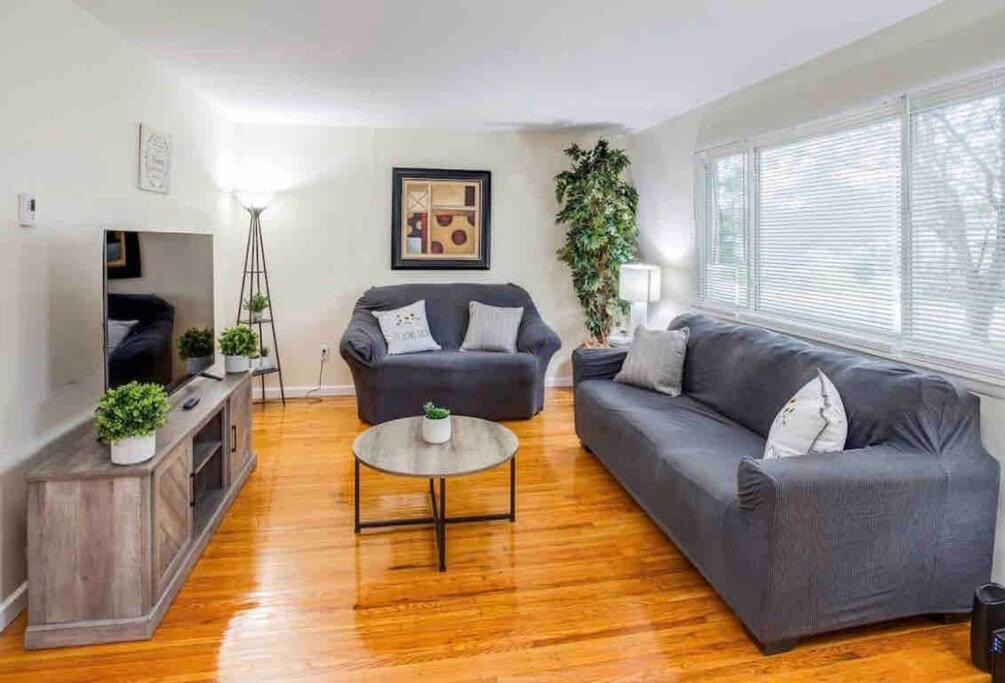 Appartamento Amazing Ranch Mins Away From Airprt/Rit/Dwtn/Uofr Rochester Esterno foto